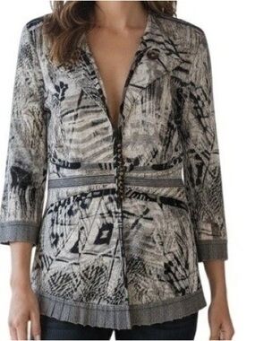 Alberto Makali Abstract Top Button Detail Blouse